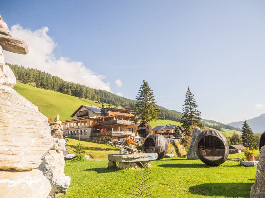 Als Reiseblogger kenne ich den Obernberger See und mache hier Werbung für Almi´s Berghotel im Obernbergtal