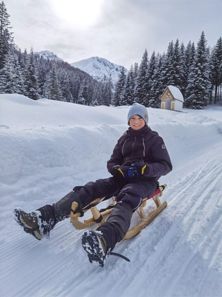 Maria Waldrast rodeln mit Kindern - das geht gut!