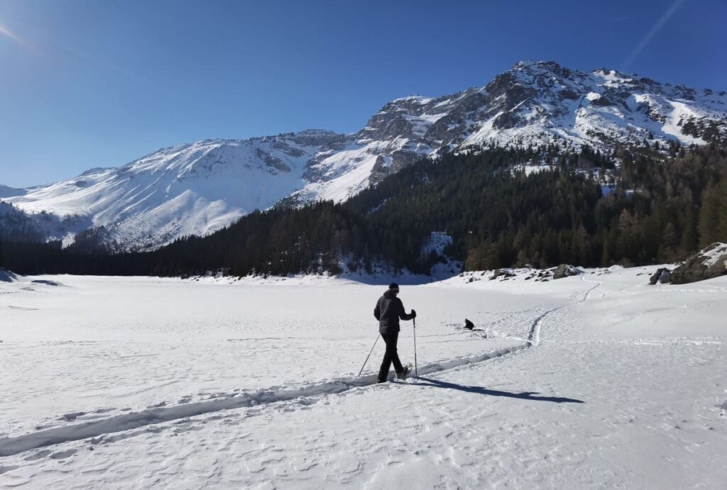 Über den Obernberger See Winterwandern? Bitte nur, wenn das Eis entsprechend dick ist