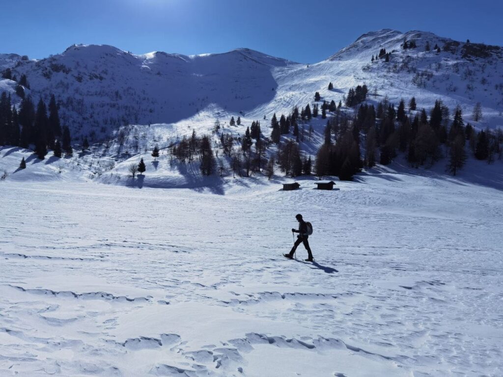 Erlebe die Weite der gigantischen Winterlandschaft beim Schneeschuhwandern im Obernbergtal