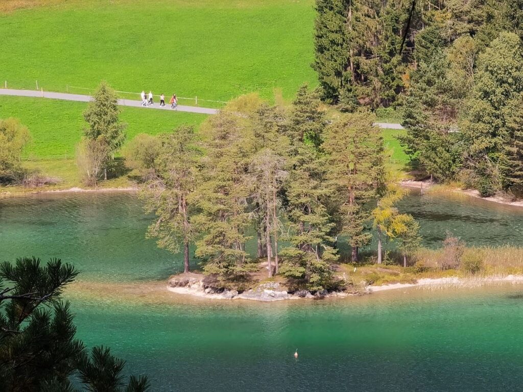 Bergsee Österreich mit Rundweg - der Hintersteiner See in Tirol