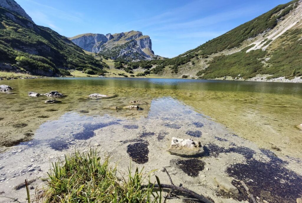 Magischer Bergsee auf 1699 Metern Höhe, der Zireiner See