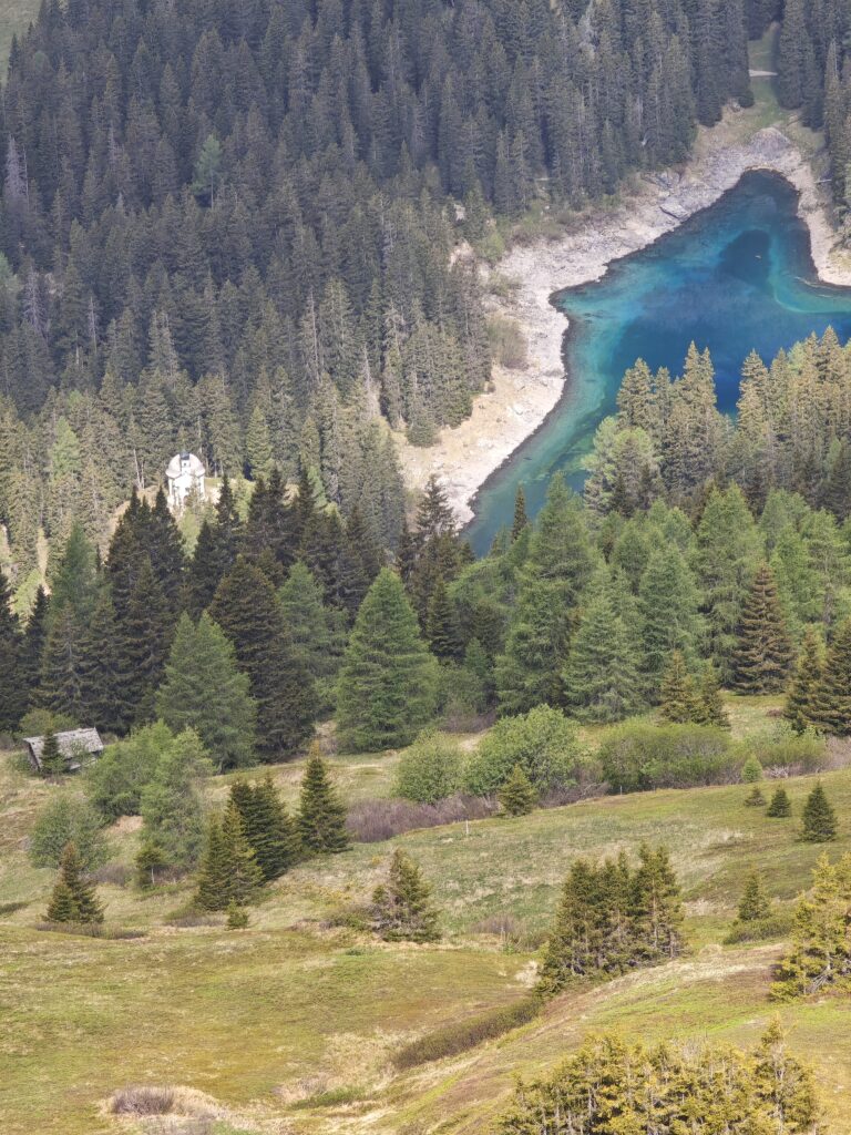 Wahnsinnig schöne Farbe des Sees