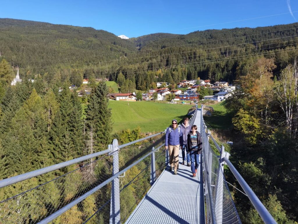 Hängebrücke Schloss Matrei Trautson - eine leichte Runde mit der ganzen Familie, incl. Rundgang durch Matrei am Brenner