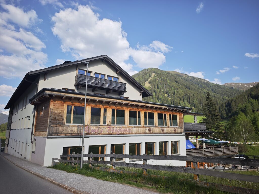 Einkehr im Gasthof von Almi´s Berghotel