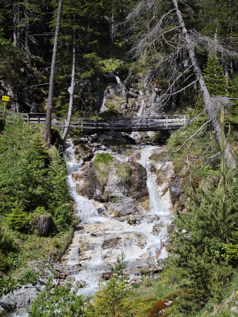 Sarnthein Wasserfall im Gschnitztal